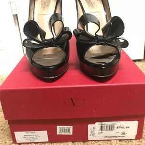 VALENTINO PATENT LEATHER BOW PUMPS